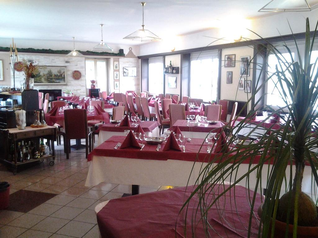 Albergo Del Cacciatore Cremeno Ngoại thất bức ảnh