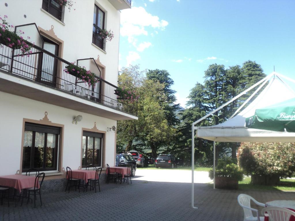 Albergo Del Cacciatore Cremeno Ngoại thất bức ảnh